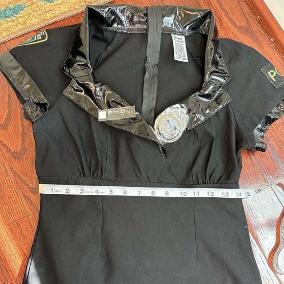 Spirit of Halloween police woman costume - Picture 13 of 16